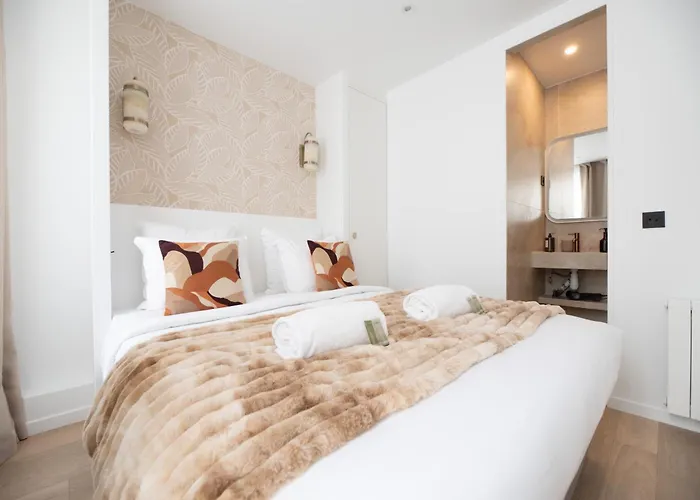 Brand New Flat In Xi Apartamento *